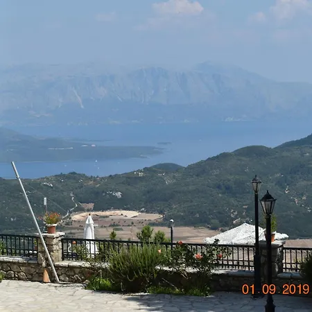 Estate Dafnopanagia Luxury Ourania *
