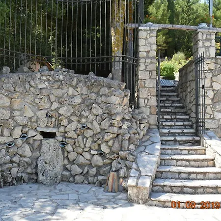 Estate Dafnopanagia Luxury Ourania *