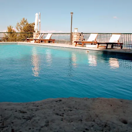 Estate Dafnopanagia Luxury Ourania *