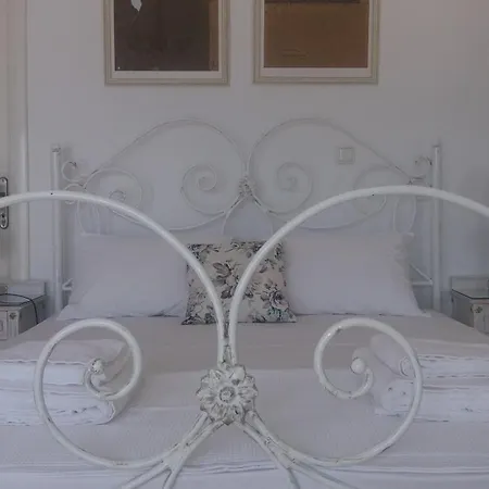 Estate Dafnopanagia Luxury Ourania *